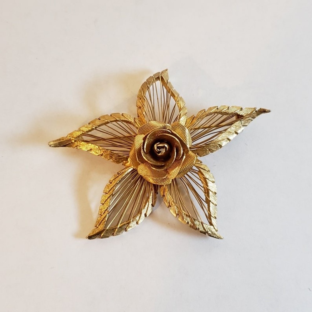 Vintage flower gold tone brooch by Brooks